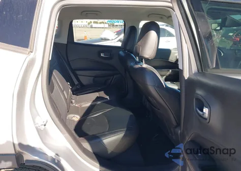 2019 Jeep Compass Latitude 4X4 из США, поврежденный, VIN 3C4NJDBB2KT696813